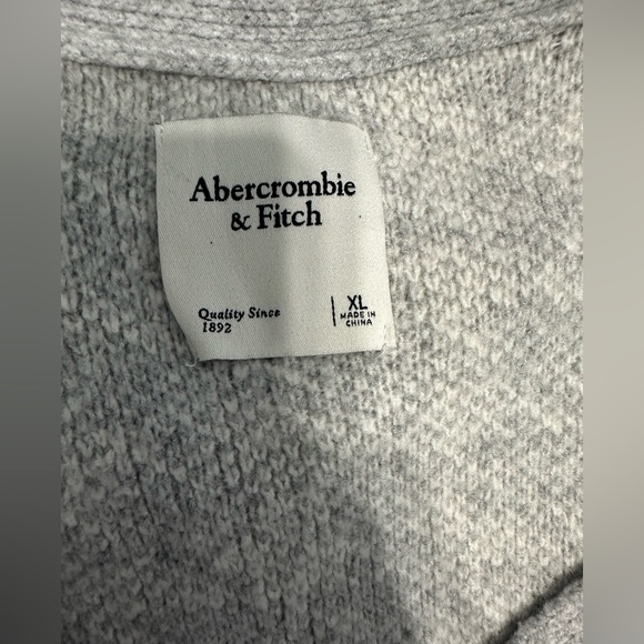 Abercrombie & Fitch Houndstooth Pattern Cardigan - NWOT - Picture 3 of 4